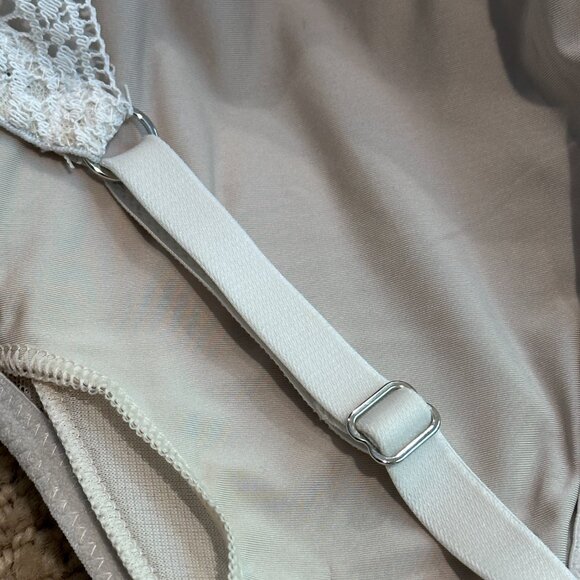 Victoria's Secret Dream Angels Lace Crochet Bralette White Nude Sexy Boho MEDIUM - Picture 8 of 12